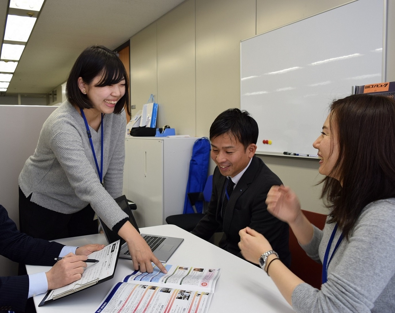 チームで仕事を進めていきます